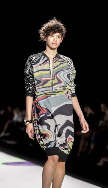 Desigual sonbahar 2015 pist gösteri