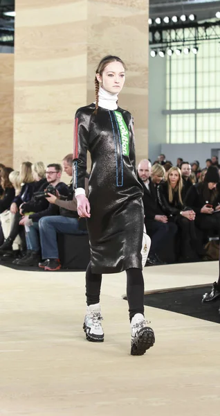 marc jacobs tarafından