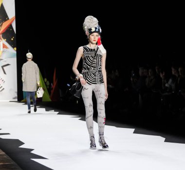 modelleri Desigual pist Show'da