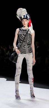 modeli Desigual pist Show'da