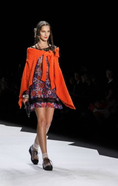 modeli Desigual pist Show'da