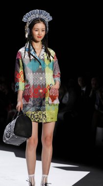 modeli Desigual pist Show'da
