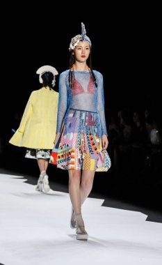 modelleri Desigual pist Show'da