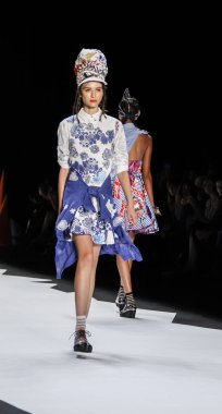 modelleri Desigual pist Show'da