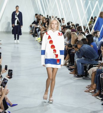 modelleri Lacoste Fasion vardır Show'da