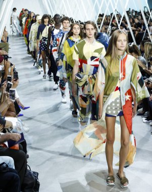 modelleri Lacoste Fasion vardır Show'da