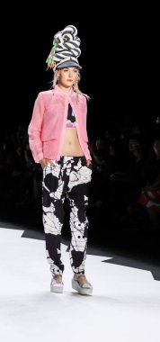 modeli Desigual pist Show'da