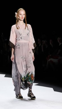 modeli Desigual pist Show'da