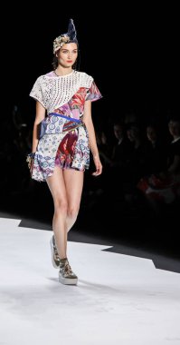 modeli Desigual pist Show'da