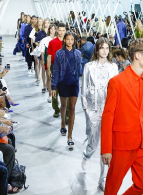 modelleri Lacoste Fasion vardır Show'da