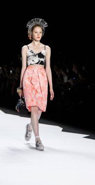 modeli Desigual pist Show'da