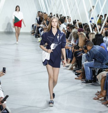 modelleri Lacoste Fasion vardır Show'da