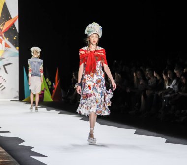 modelleri Desigual pist Show'da