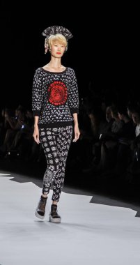 modeli Desigual pist Show'da