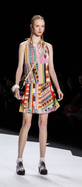 modeli Desigual pist Show'da