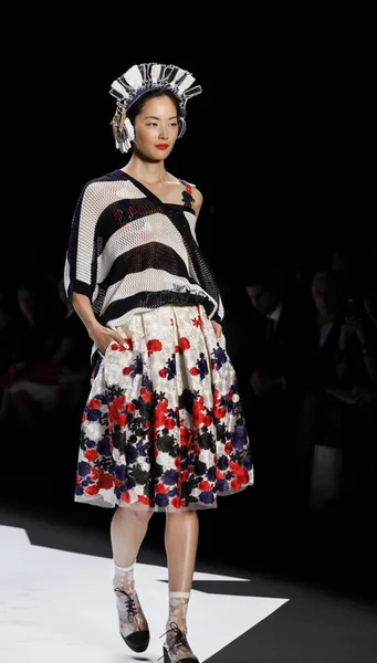 modeli Desigual pist Show'da