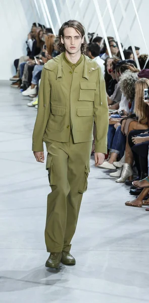 Modell på Lacoste fasion show — Stockfoto