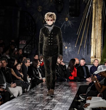 John Varvatos Fw17 pist gösteri