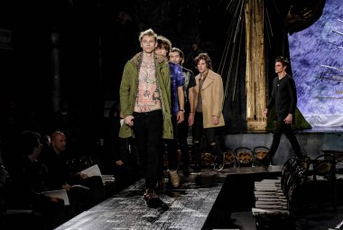 John Varvatos Fw17 pist gösteri