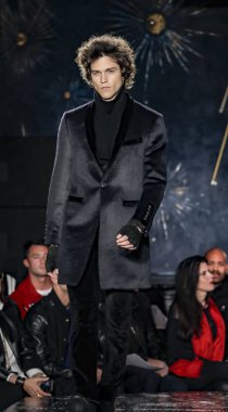 John Varvatos Fw17 pist gösteri
