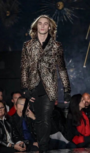 ジョン Varvatos Fw17 滑走路を見る — ストック写真