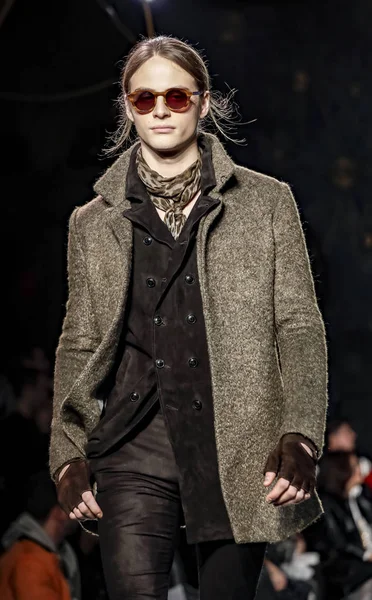 ジョン Varvatos Fw17 滑走路を見る — ストック写真