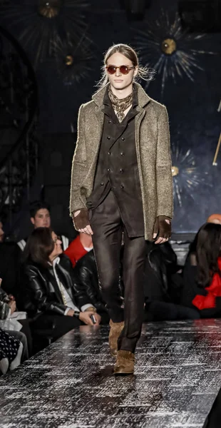 John Varvatos Fw17 pist gösteri