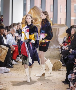  Lacoste koleksiyonu pist gösteri