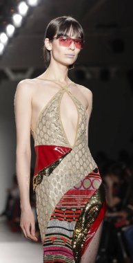  Custo Barcelona defilesi