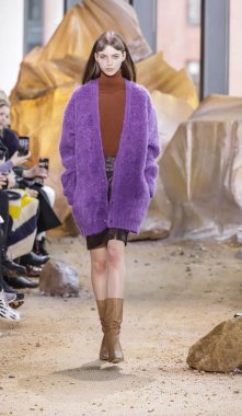  Lacoste koleksiyonu pist gösteri