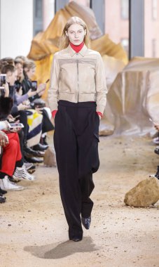  Lacoste koleksiyonu pist gösteri