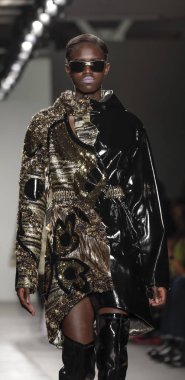 Custo Barcelona defilesi