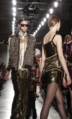 Custo Barcelona defilesi 