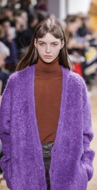  Lacoste koleksiyonu pist gösteri