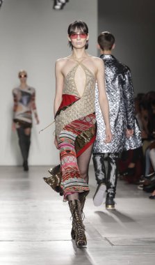  Custo Barcelona defilesi