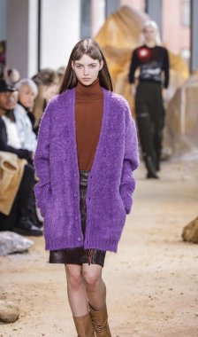  Lacoste koleksiyonu pist gösteri