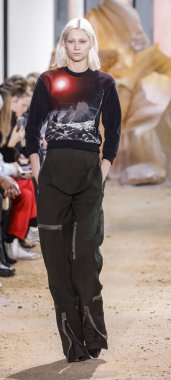  Lacoste koleksiyonu pist gösteri