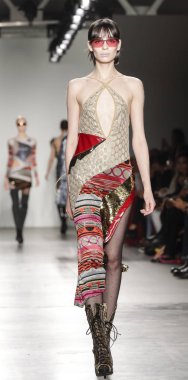  Custo Barcelona defilesi