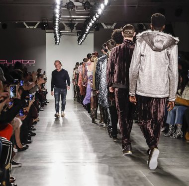 Custo Quebradillas pist yürür