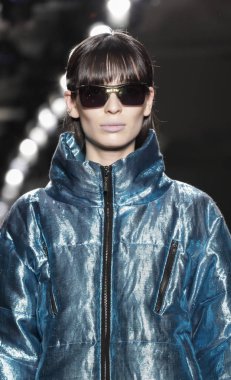  Custo Barcelona defilesi