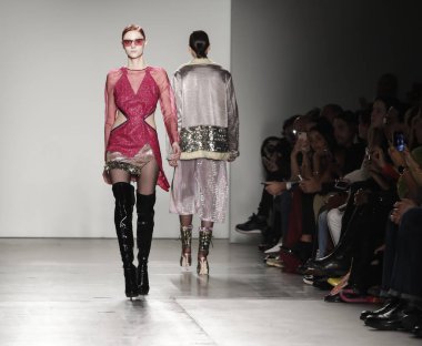 Custo Barcelona defilesi