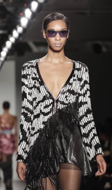 Custo Barcelona defilesi