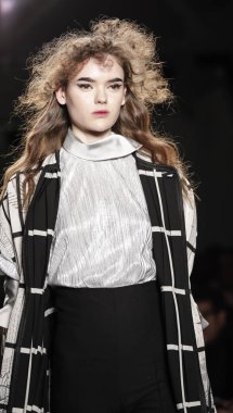 KaTtY Xiomara pist gösteri