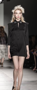 KaTtY Xiomara pist gösteri