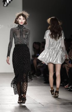 KaTtY Xiomara pist gösteri