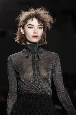 KaTtY Xiomara pist gösteri