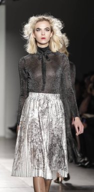 KaTtY Xiomara pist gösteri