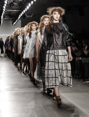 KaTtY Xiomara pist gösteri