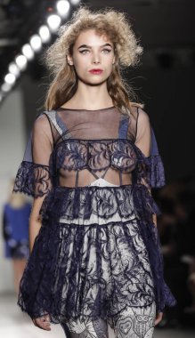 KaTtY Xiomara pist gösteri