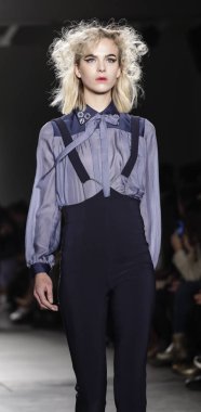 KaTtY Xiomara pist gösteri 